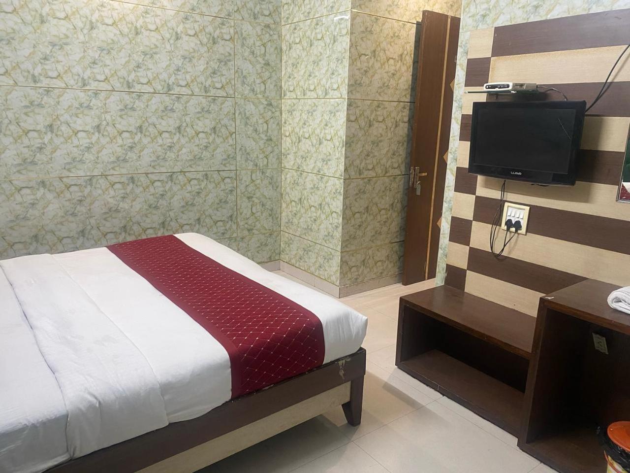 Hotel Robin Amritsar Exterior photo